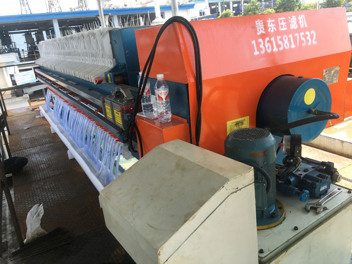 自動(dòng)拉板壓濾機(jī)